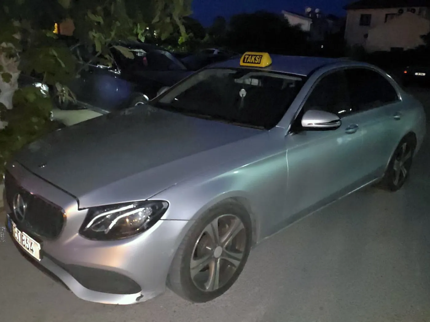 Alsancak Girne VIP sedan taksi aracı